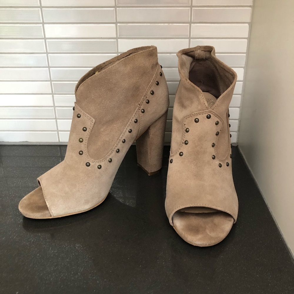Vince Camuto women’s suede ankle boots